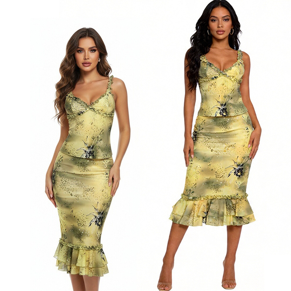 Vintage Fashion Pieces - Tweedelig damespak met bloemenprint, satijnen outfit,